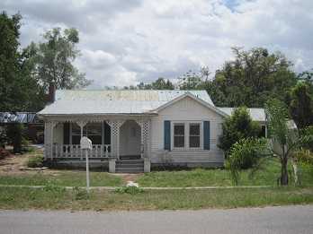 111 D St, Frostproof, FL 33843