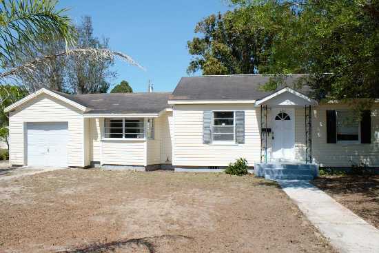 227 E Walnut St, Avon Park, FL 33825