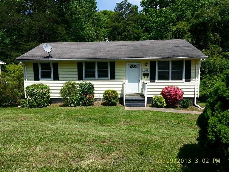 2829 Drewry Ln, Winston-Salem, NC 27105