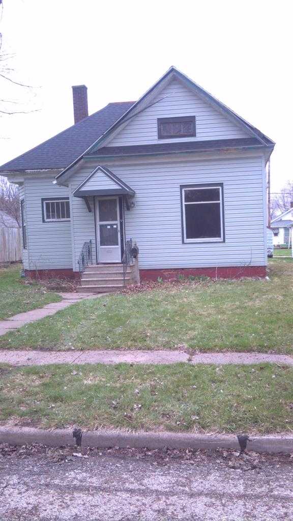 423 38th St, Moline, IL 61265